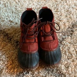 Sorel Like New Out ‘N About ankle rain boot size 7
